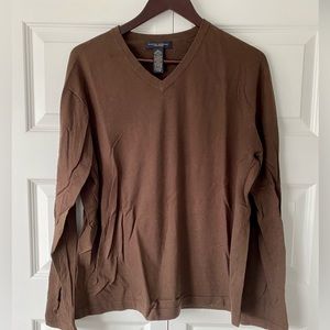 Banana Republic men’s Chocolate colored Luxe v-neck size L.
